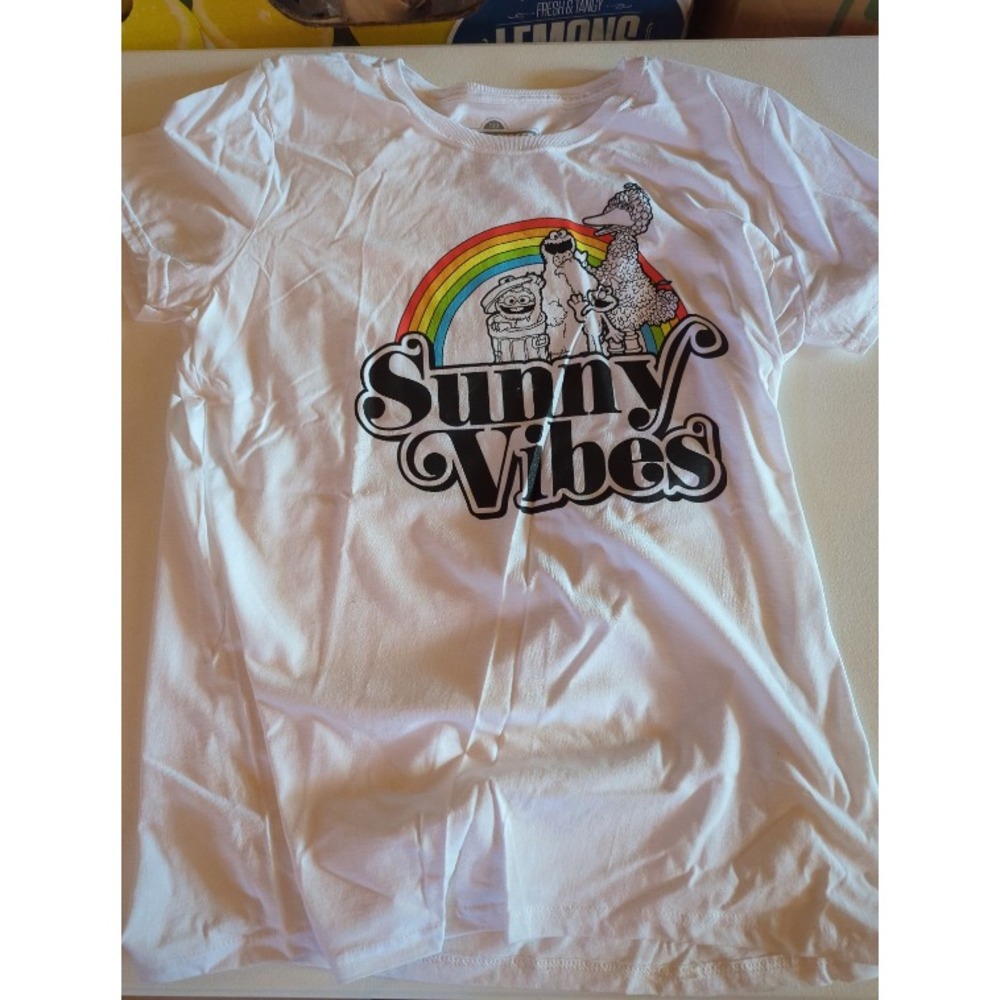 Sesame Street XL T-Shirt Sunny Vibes Big Bird Oscar Cookie Monster White Graphic - Picture 1 of 2